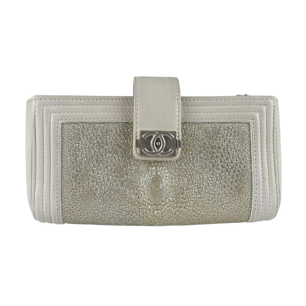 CHANEL White Leather Shoulder Bag